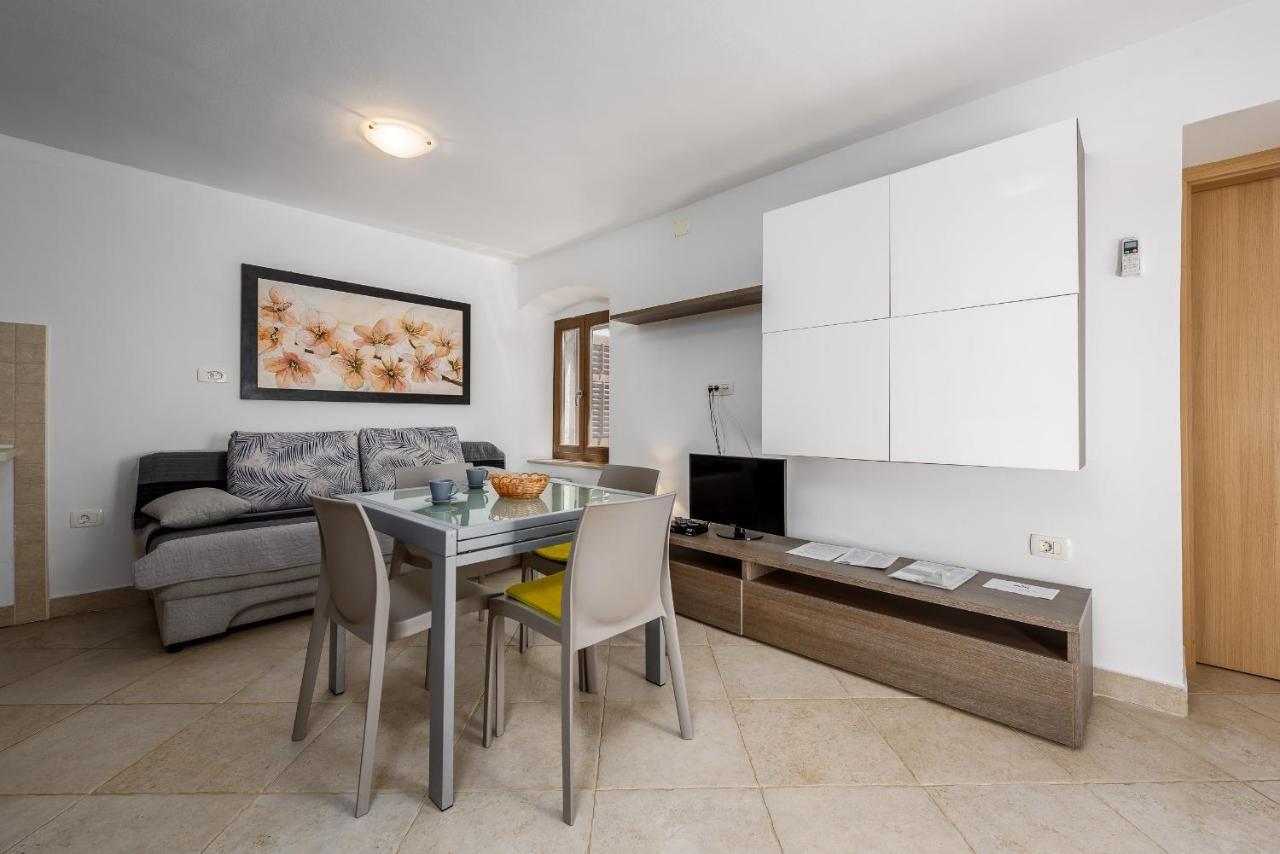 Apartments Dante Umago Esterno foto